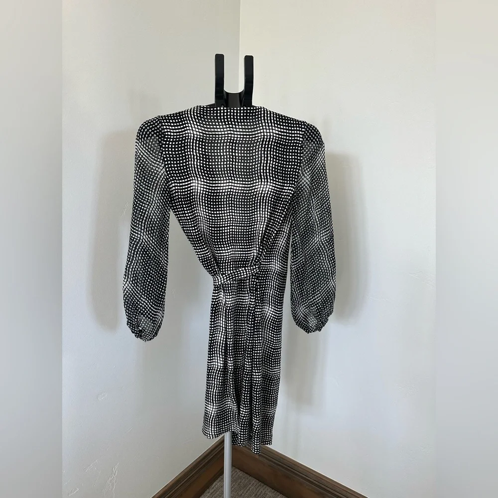 Diane Von Furstenberg Black and White Wrap Dress - Picture 5 of 8